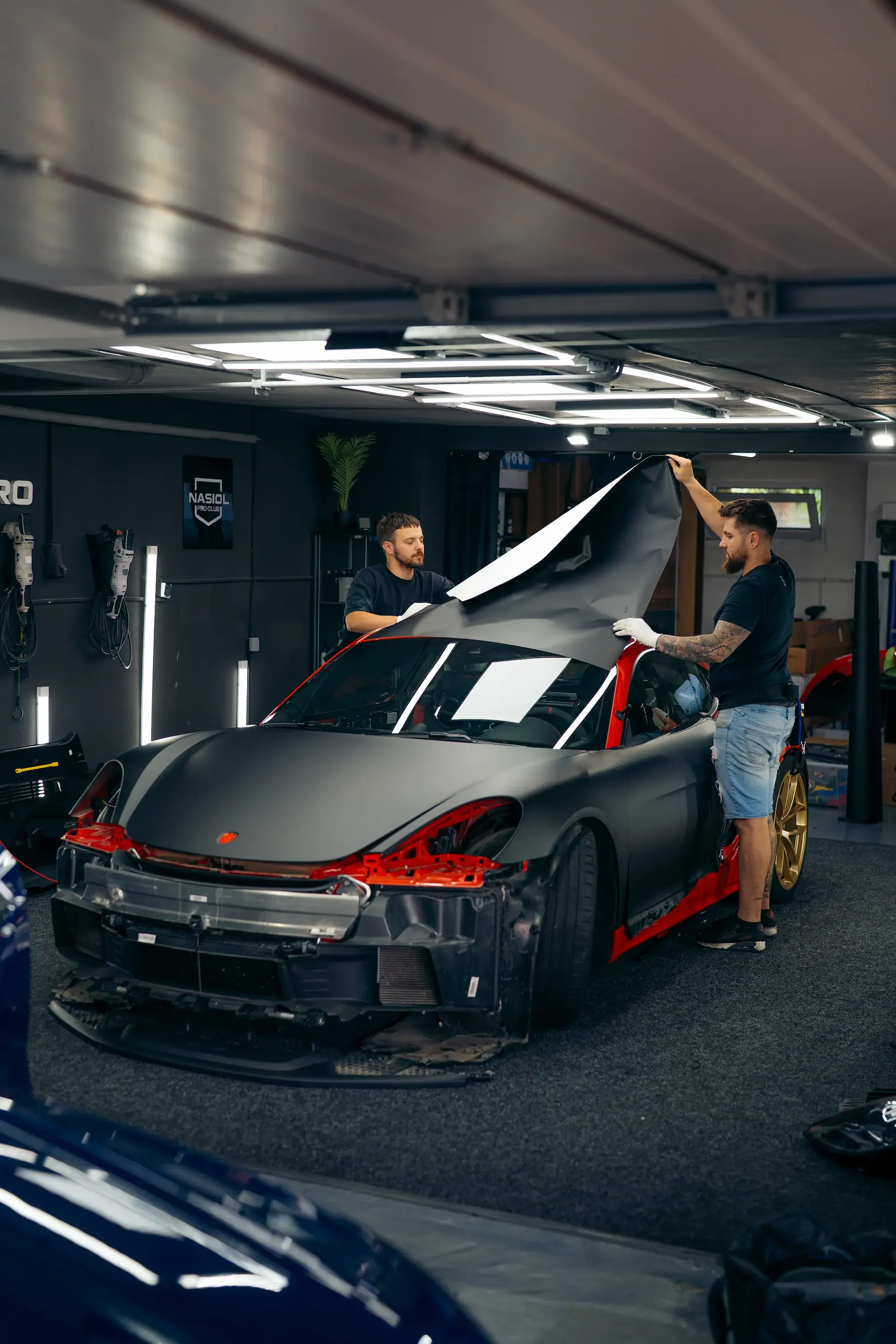 porsche gt4 detailing